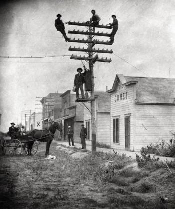 L’installation des premières lignes téléphoniques : une révolution technologique au début du 20e siècle