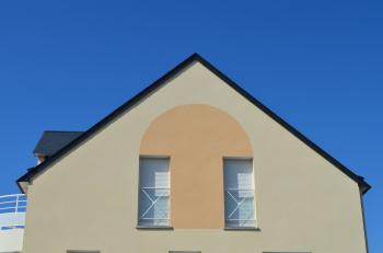 Enduit de façade : chaux, ciment ou silicium ? Guide complet pour une façade durable et esthétique